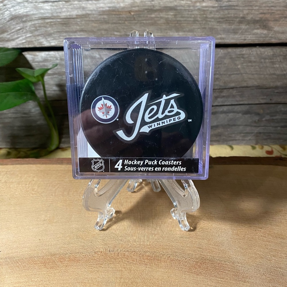 NEW Official NHL Set of 4 Winnipeg Jets Vulcanized Rubber Hockey Puck Coasters
